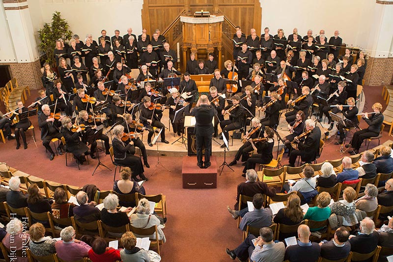 Projectkoor en -orkest o.l.v. Gerhart Drijvers (foto: Hen van Dijk)